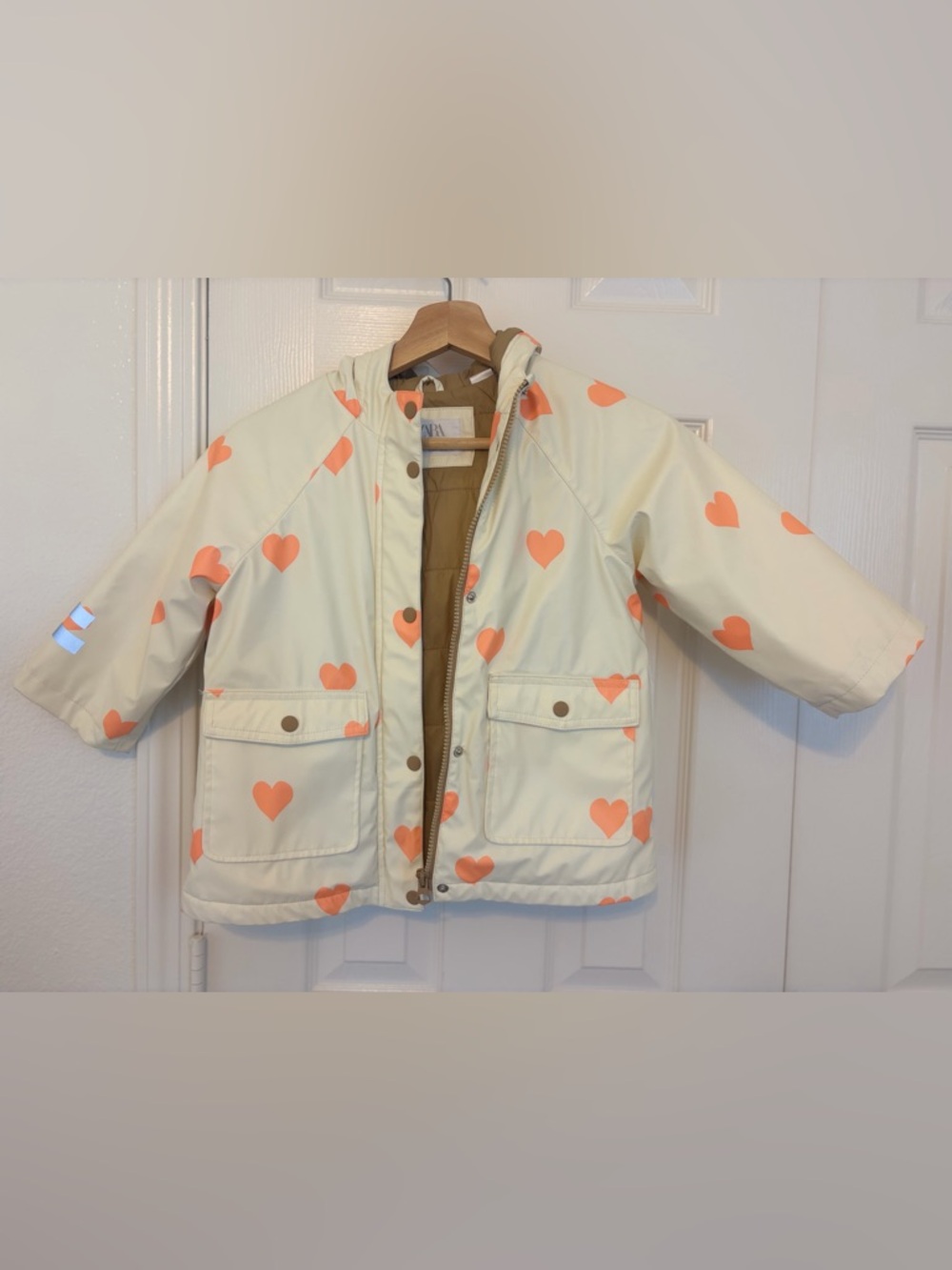 Zara kids girls  Cream Raincoat with Coral Heart Print size 4-5 years